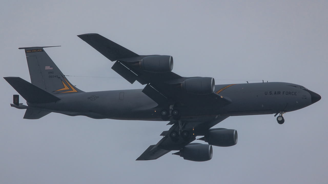 横田基地のヒコーキ機図鑑 KC-135ストラトタンカー