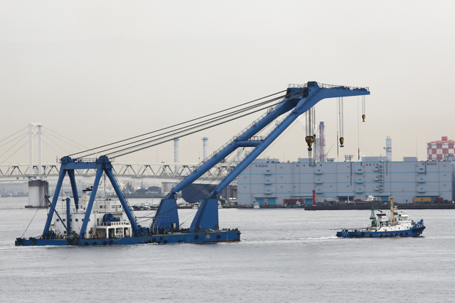 , quality ~50WebP lossy, quality ~50, https://wporep.com/wp-content/uploads/so-net/20170304-101653-1ddae.jpg 曳航される起重機船