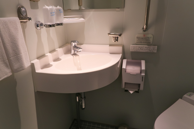 , quality ~50WebP lossy, quality ~50, https://wporep.com/wp-content/uploads/so-net/20170304-112421-c32ae.jpg らべんだあ号のステートルームA 洗面台