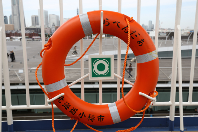 , quality ~50WebP extended, quality ~50, https://wporep.com/wp-content/uploads/so-net/20170304-120110-a4c9c.jpg らべんだあ号の救命うきわ