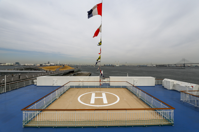 , quality ~50WebP lossy, quality ~50, https://wporep.com/wp-content/uploads/so-net/20170304-120246-267c9.jpg らべんだあ号のヘリポート